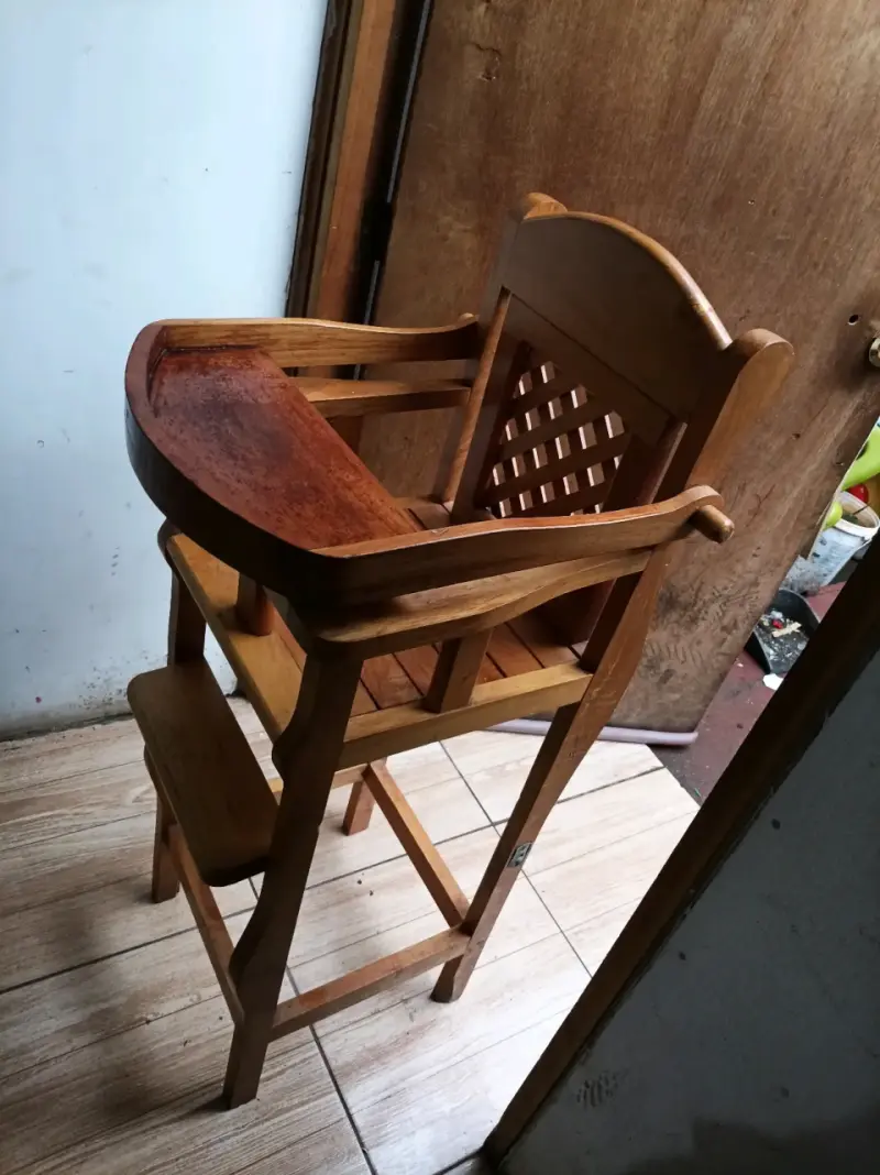 Silla alta de madera para bebé - 2