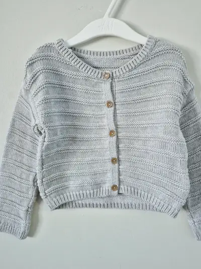 Chalequito gris para niña H&M con botones - miniatura 2