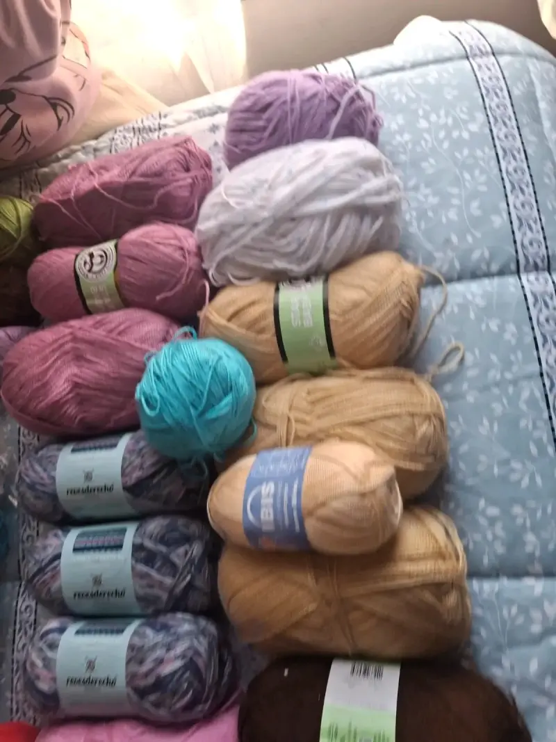 Lote de lanas de colores variados para tejer - 6