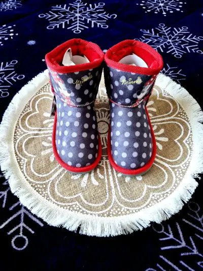 Botas de invierno Minnie Mouse para niñas - miniatura 2