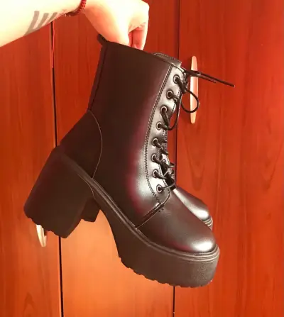 Botines negros con plataforma - miniatura 2