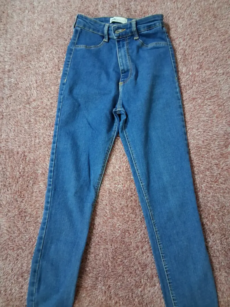 Jeans ajustados de mezclilla azul Zara - 3