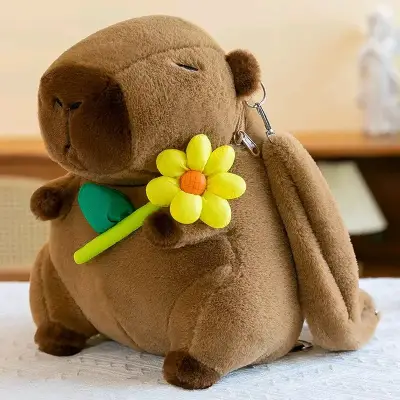 Mochila de peluche capibara con flor - miniatura 2