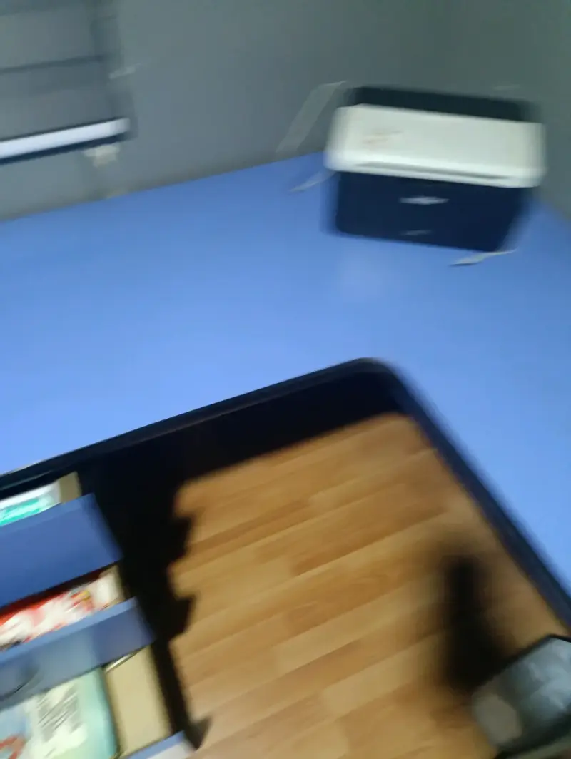 Escritorio en L con cajonera azul y negro - 3