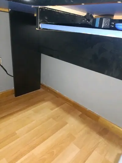 Escritorio en L con cajonera azul y negro - miniatura 5