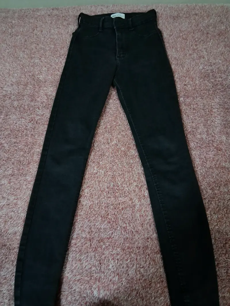 Jeans negros ajustados Zara para mujer - 1