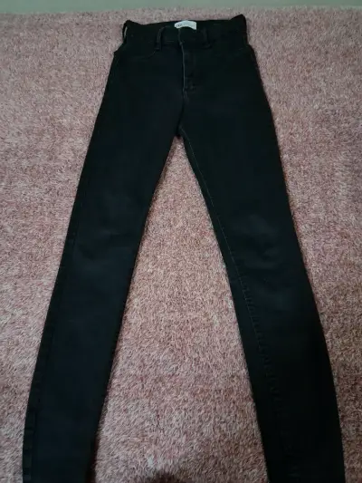Jeans negros ajustados Zara para mujer - miniatura 1