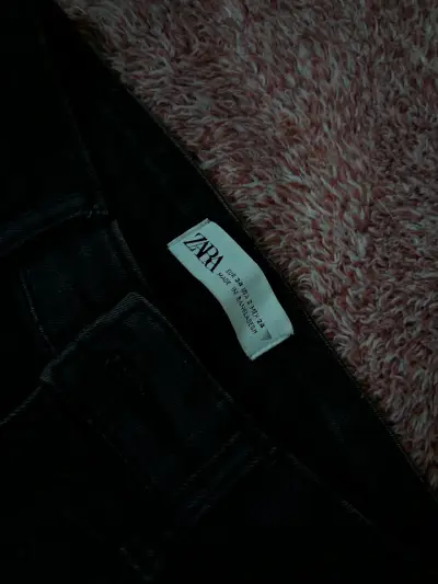 Jeans negros ajustados Zara para mujer - miniatura 3