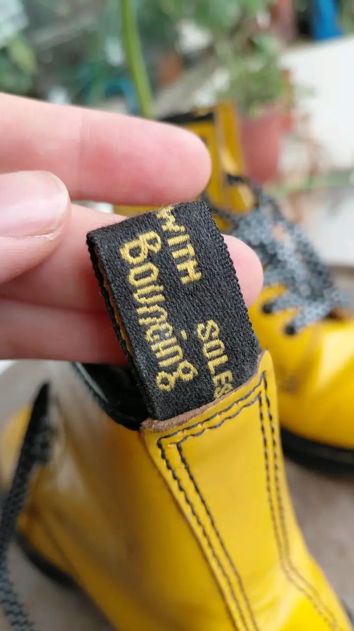 Botas amarillas Dr. Martens de cuero - 2