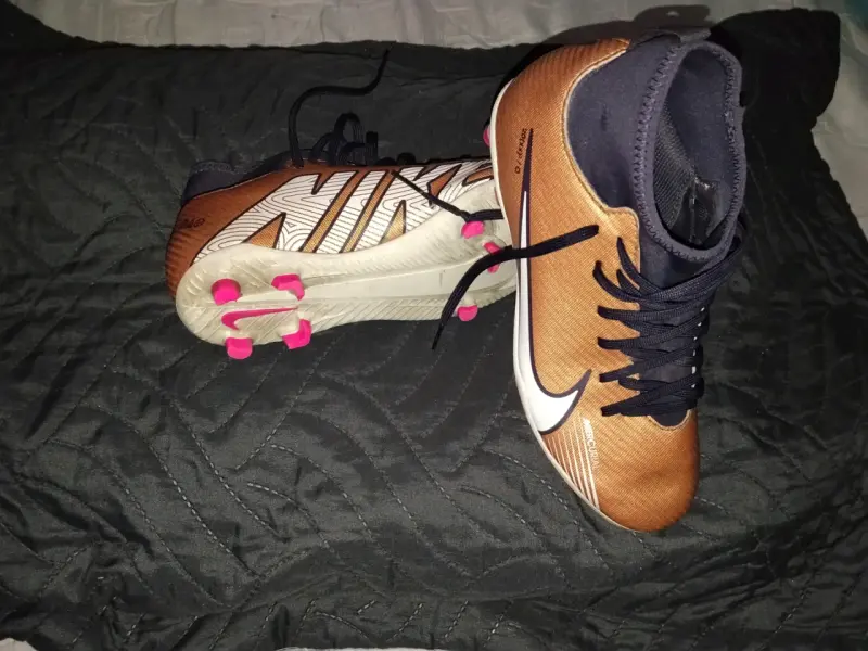Zapatillas de fútbol Nike Mercurial color bronce - 1