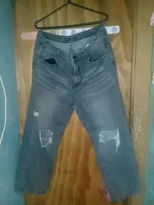 Jeans de mezclilla desgastados para hombre - miniatura 1