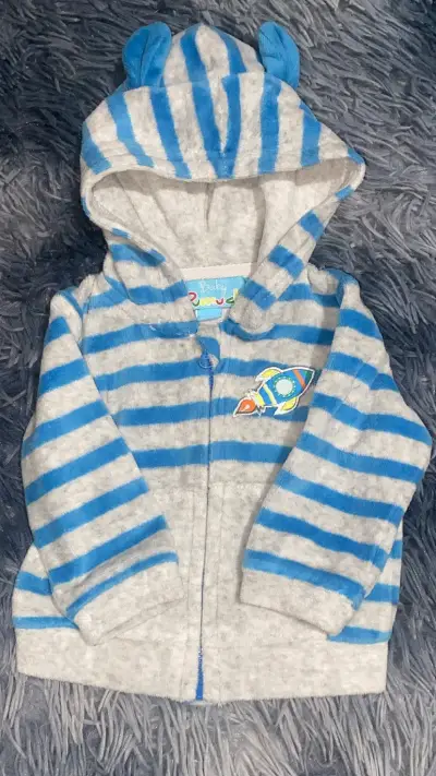 Conjunto de ropa para bebé con capucha y diseño divertido - miniatura 1