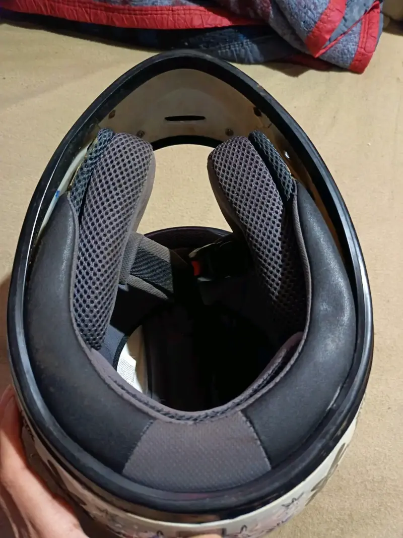 Casco de moto con diseño de mariposas - 3