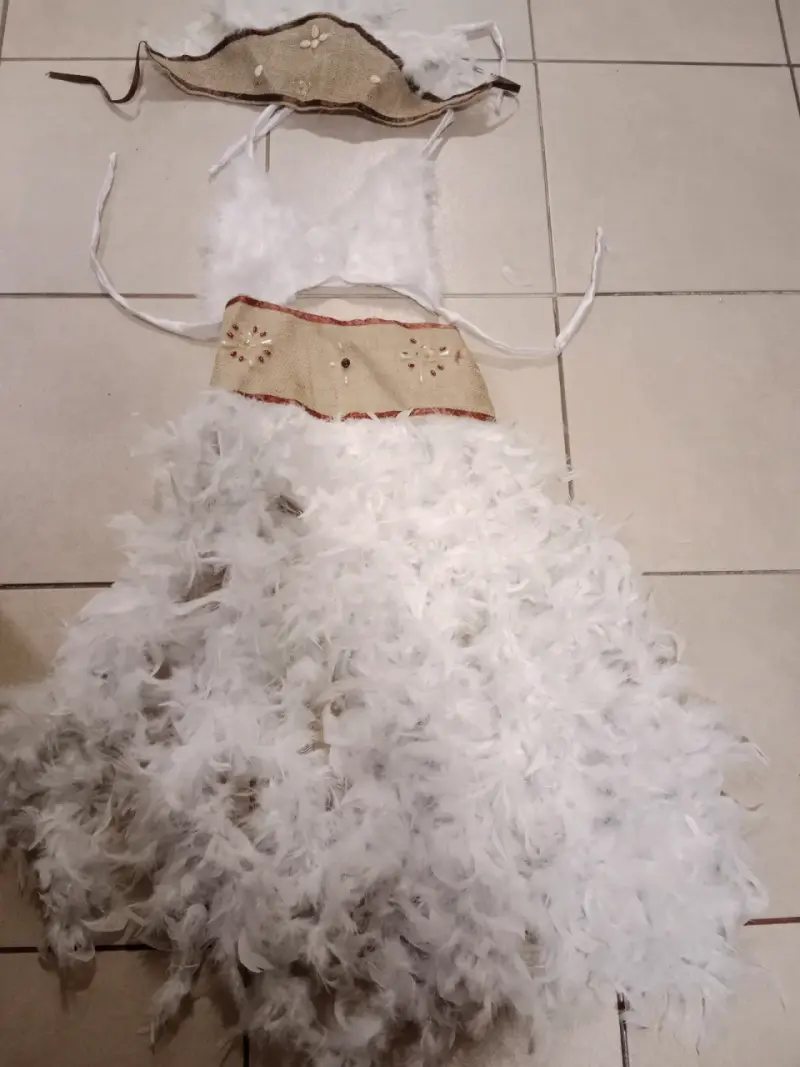 Traje pluma pascuense  blanco talla 10/12
