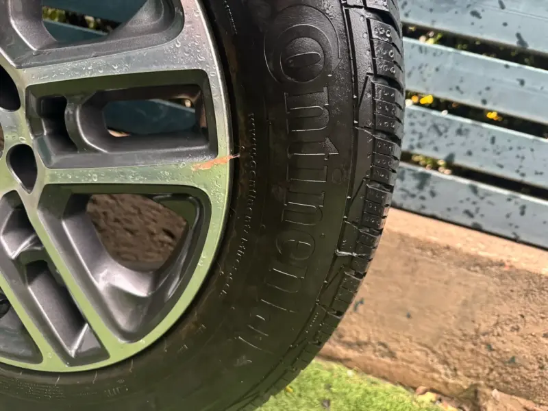 Llanta de Aleación con Neumático Continental 225/60 R17 - 4