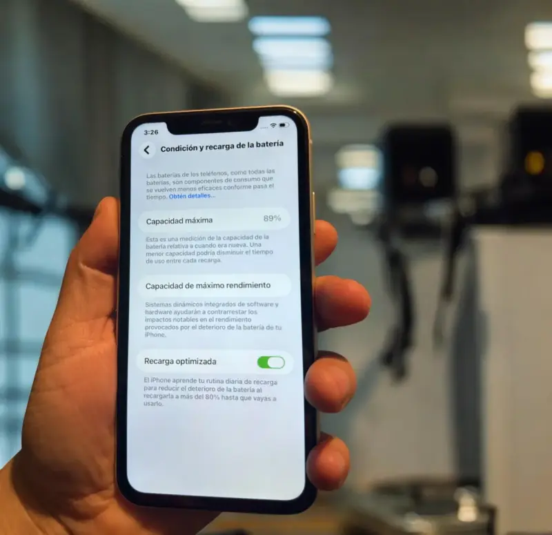 iPhone 11 blanco en buen estado - 1