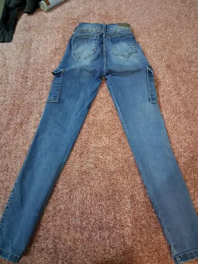 Jeans cargo azul para mujer estilo casual - miniatura 1