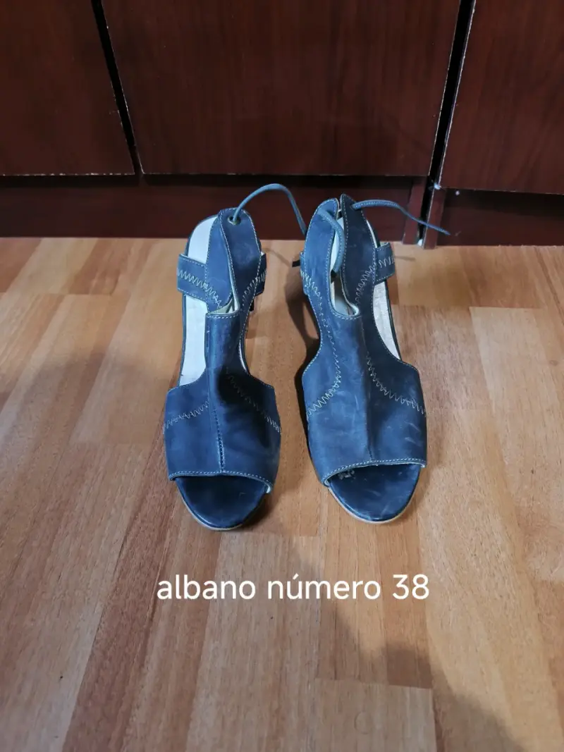 Sandalias de cuero azul Albano número 38 - 1