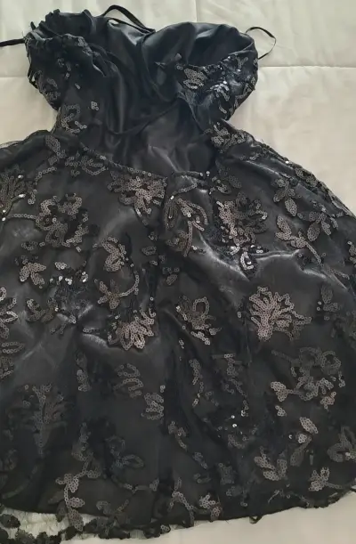 Vestido de fiesta negro con lentejuelas - miniatura 1