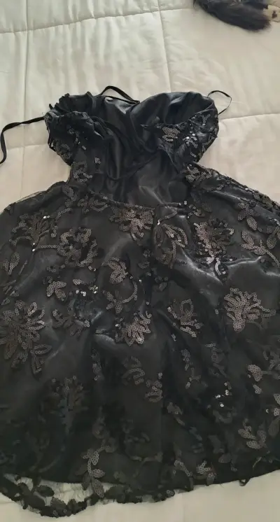 Vestido de fiesta negro con lentejuelas - miniatura 2