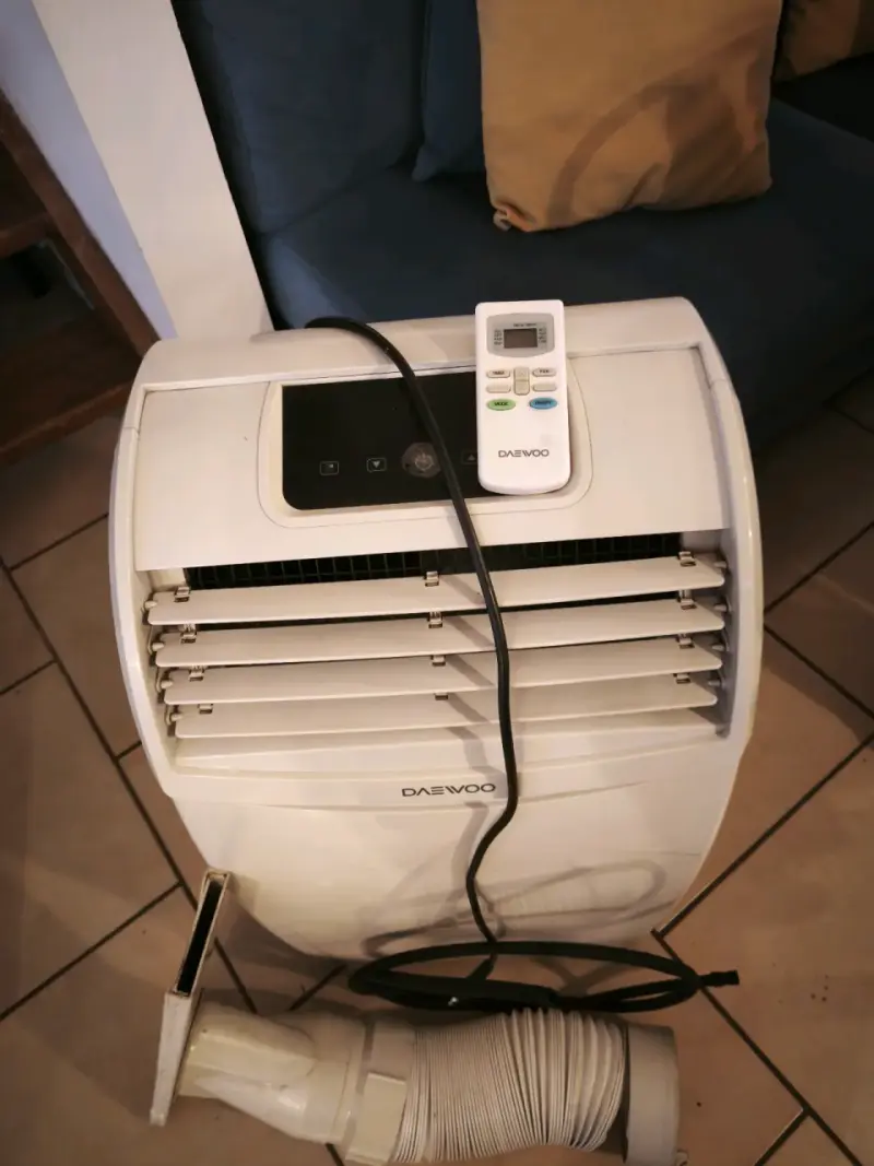 Aire acondicionado portátil Daewoo con control remoto - 1