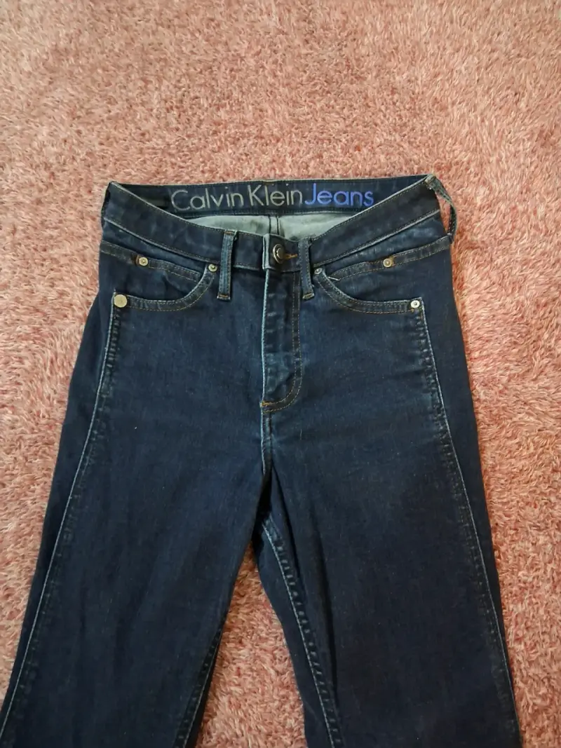 Jeans Calvin Klein azul oscuro para mujer