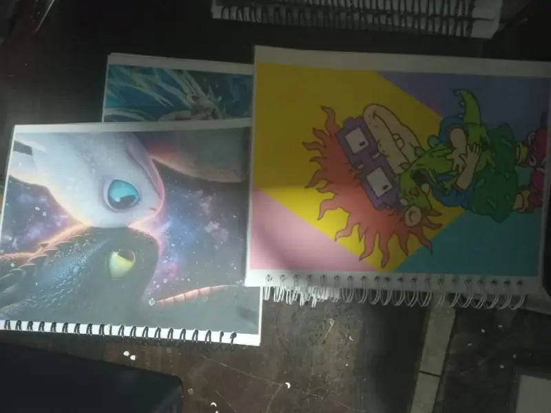 Cuadernos con diseños de personajes animados - 1