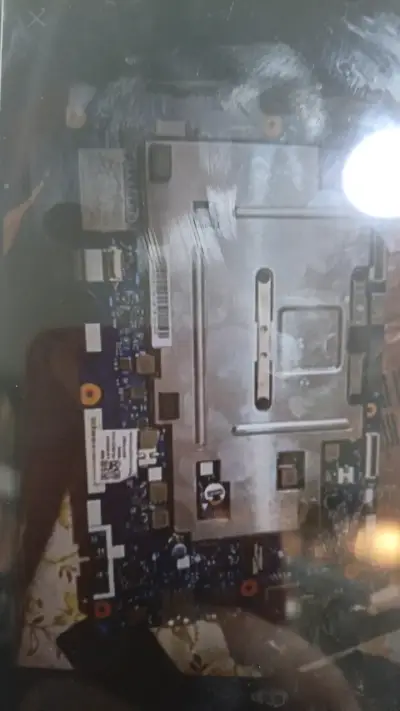 Laptop Lenovo Ideapad usada en buen estado - miniatura 4