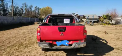 Camioneta Mitsubishi L200 2015 Roja leer descripci - miniatura 1