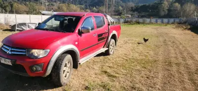 Camioneta Mitsubishi L200 2015 Roja leer descripci - miniatura 3