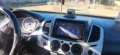 Camioneta Mitsubishi L200 2015 Roja leer descripci - miniatura 5