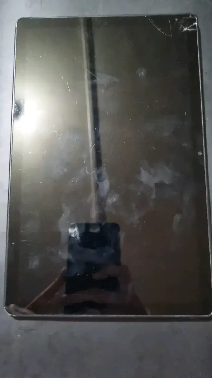 Tablet Samsung A07 con pantalla dañada - 2