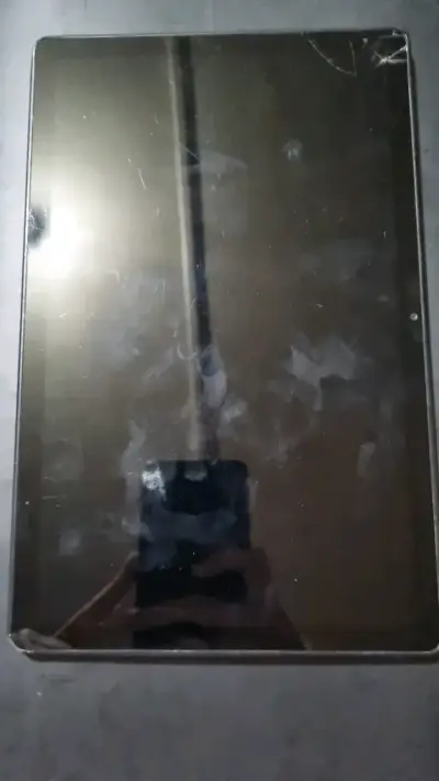 Tablet Samsung A07 con pantalla dañada - miniatura 2