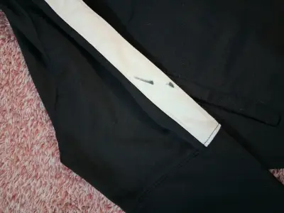 Chaqueta deportiva negra Nike con detalles negros - miniatura 3