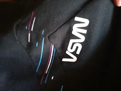 Polerón negro con diseño NASA - miniatura 1
