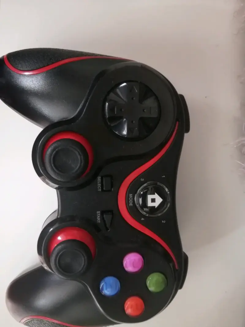 Control inalámbrico para videojuegos negro y rojo