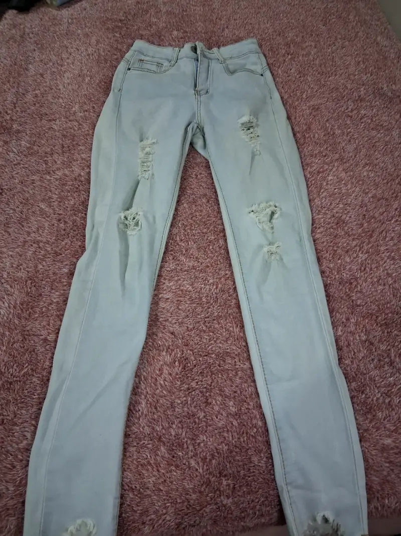 Jeans celestes desgastados para mujer - 1