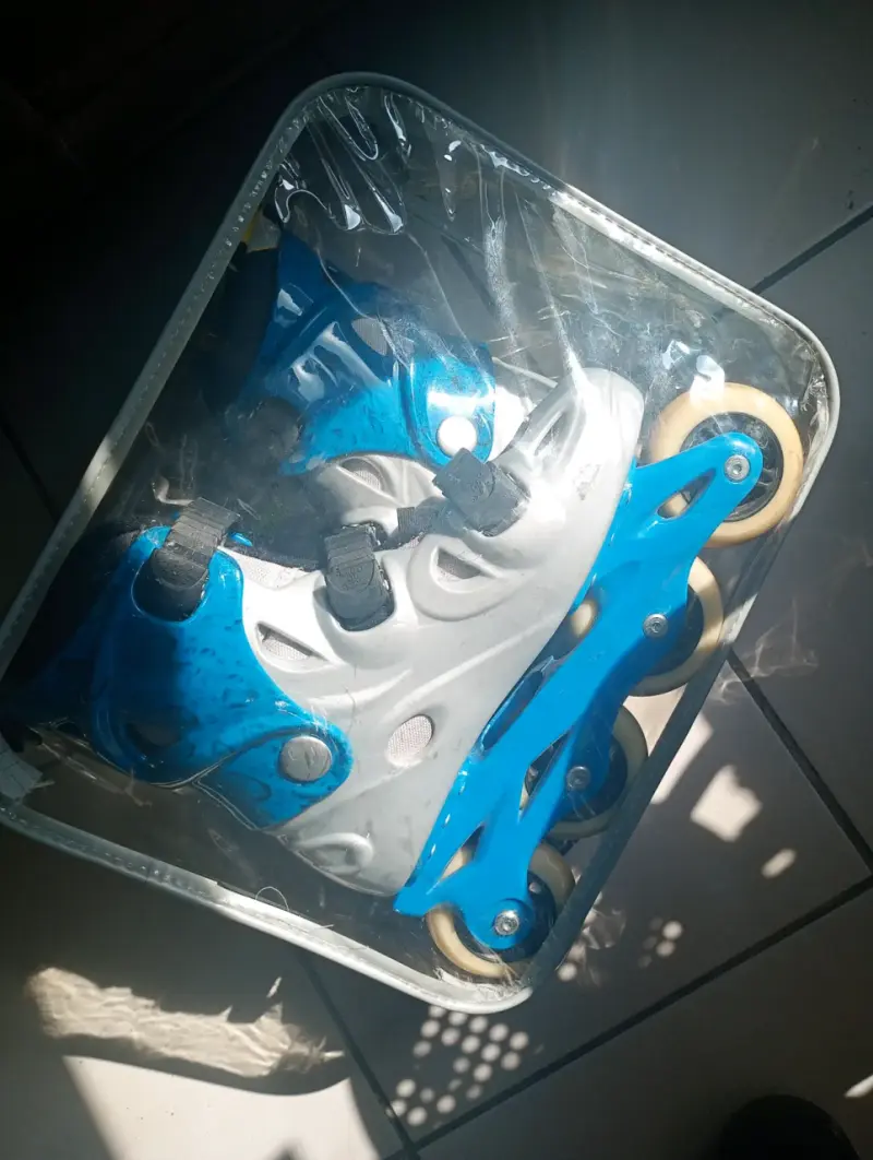 Patines en línea azules para niños