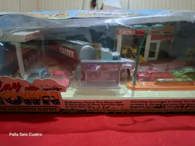 Set de Juego Estación de Gasolina Caltex 17 Piezas - miniatura 3
