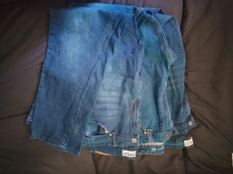 Jeans azul oscuro para hombre