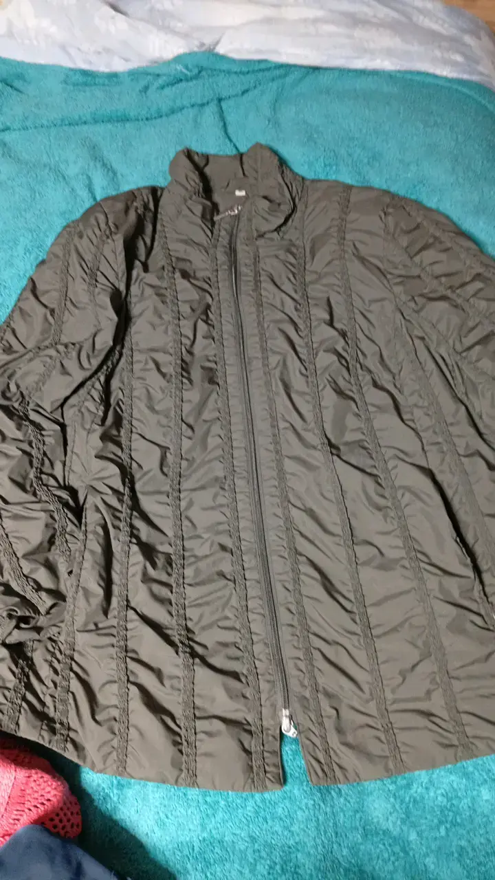 Chaqueta negra de hombre con cierre