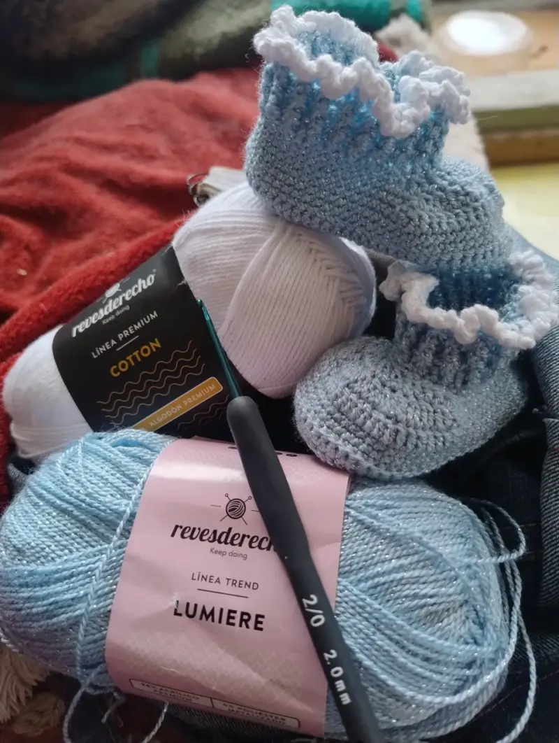 Botines de bebé tejidos a mano en lana premium - 2