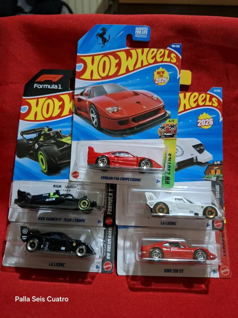 Set de Autos Hot Wheels Ferrari y Fórmula 1