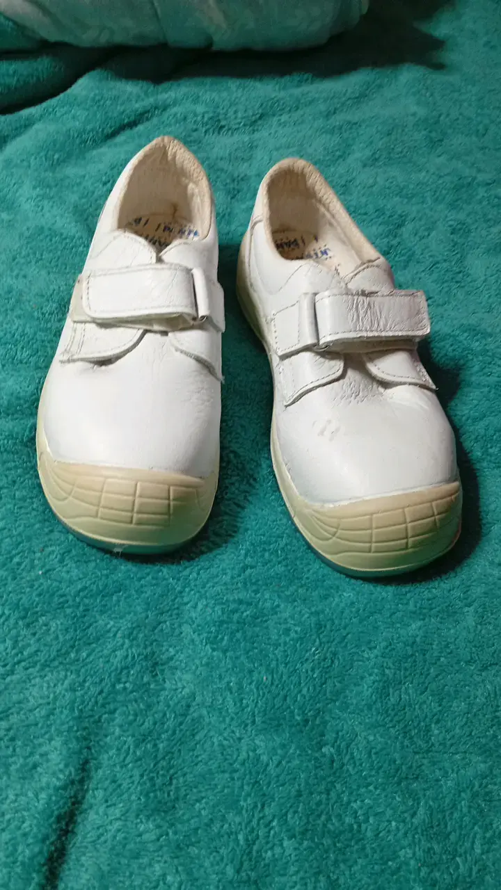 Zapatos escolares blancos para niños