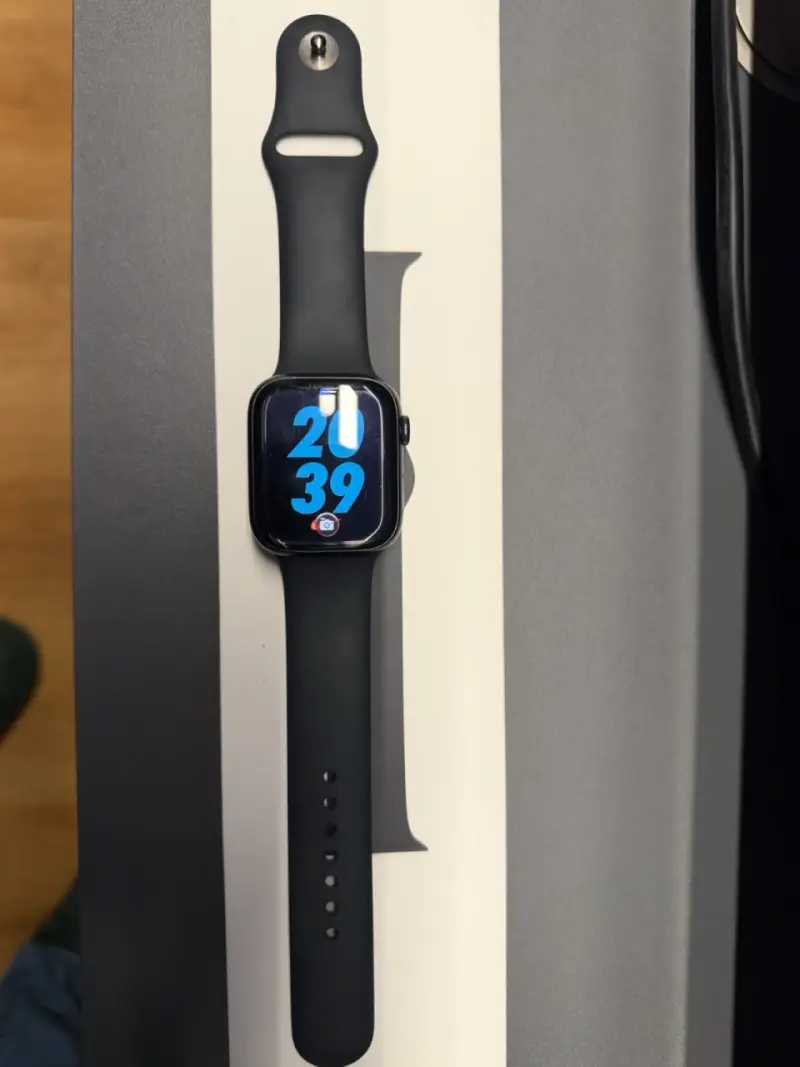 Apple Smartwatch negro con correa de silicona - 1