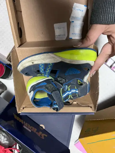 Zapatillas de niño con diseño de superhéroe - miniatura 6