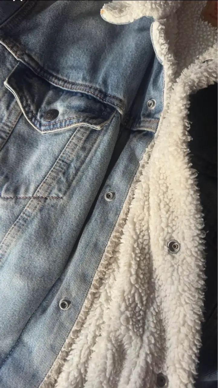 Chaqueta de mezclilla Levi's con forro de borrego - 4