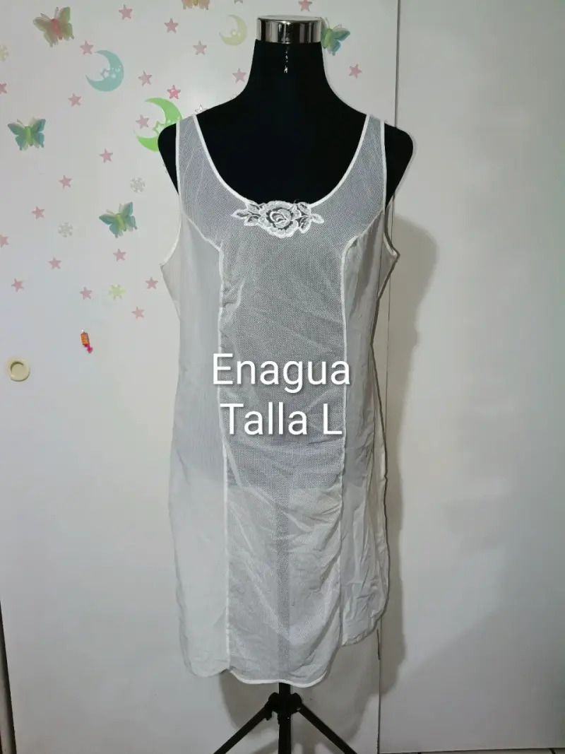 Enagua blanca talla L con encaje floral