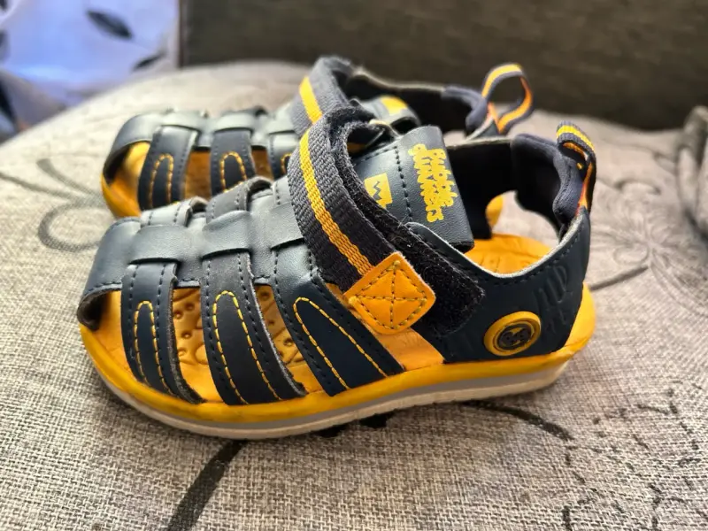Sandalias nro 25, para niños azul y amarillo