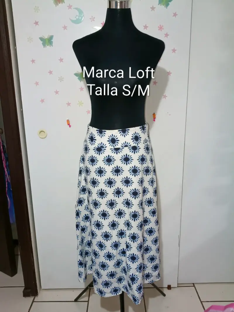 Falda midi estampada azul y blanca Loft